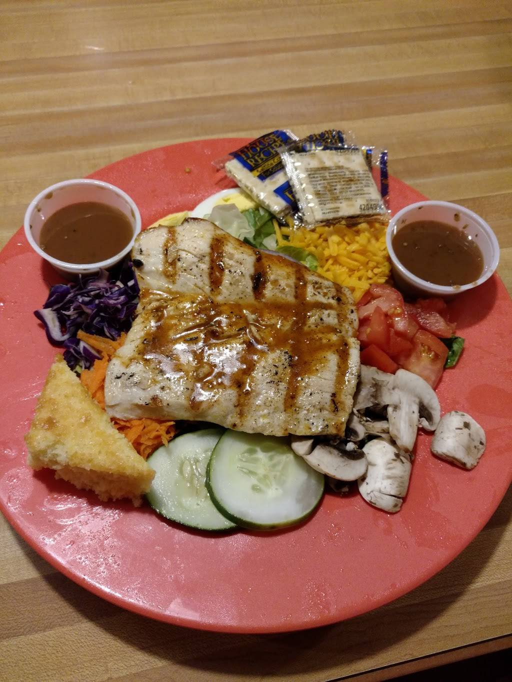 Snapperz Grill & Steam Bar | restaurant | 3710 Arendell St, Morehead City, NC 28557, USA | 2522401313 OR +1 252-240-1313