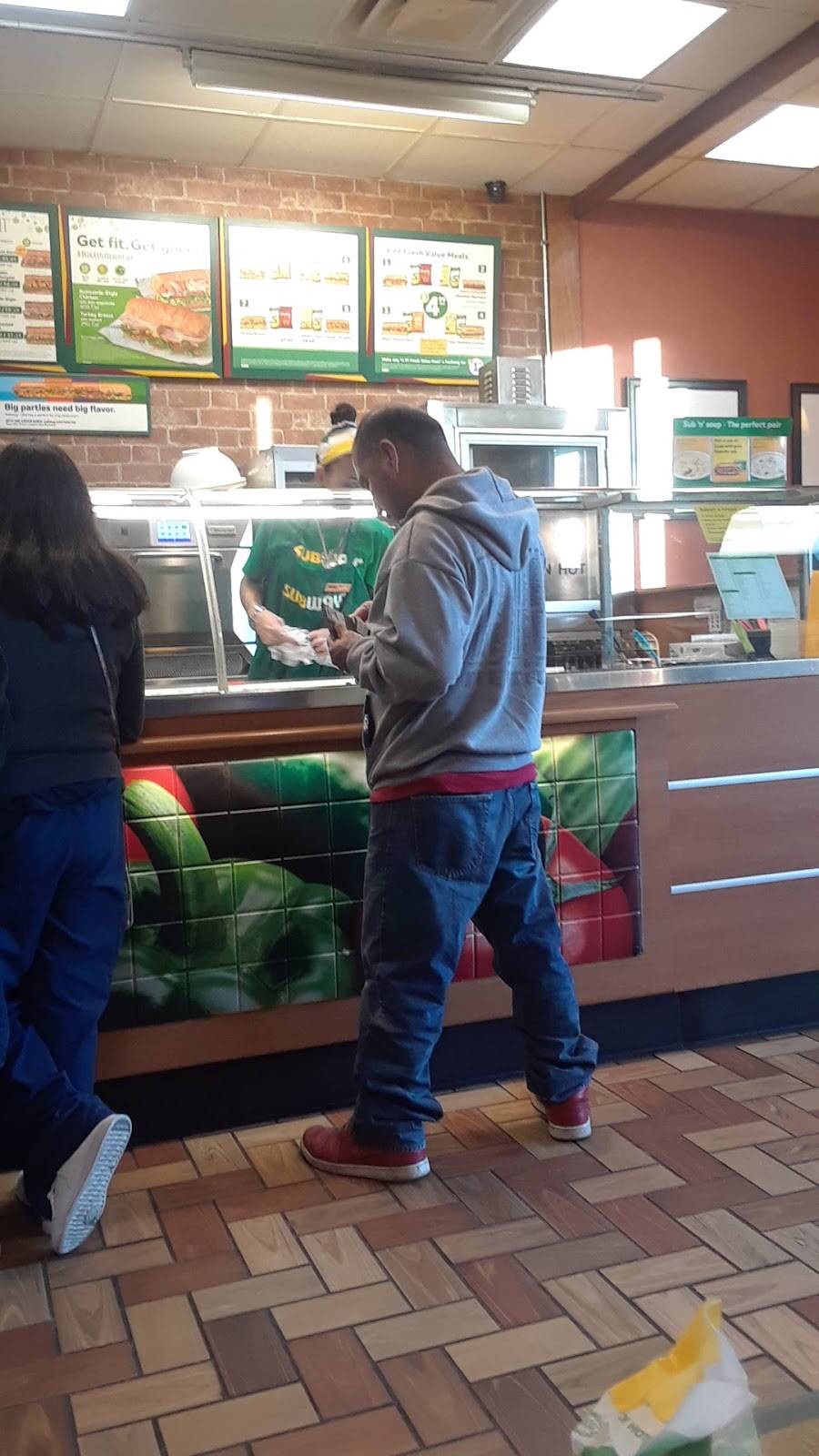 Subway | restaurant | 2923 Linden Ave, Dayton, OH 45410, USA | 9372568233 OR +1 937-256-8233