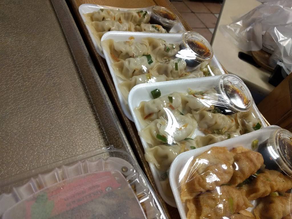 Huong Xua | restaurant | 9629 16th Ave SW, Seattle, WA 98106, USA | 2067668597 OR +1 206-766-8597