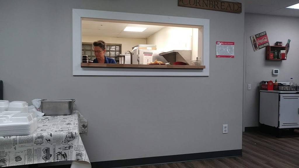 Big Jons Lunch Box | restaurant | 123 W 4th St, Mt Carmel, IL 62863, USA | 6182633272 OR +1 618-263-3272