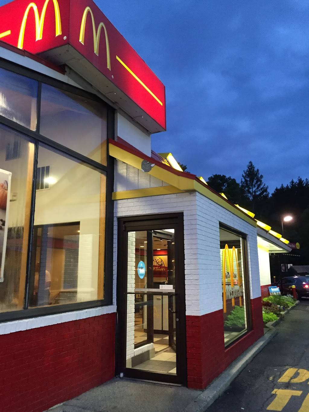 McDonalds | cafe | 819 U.S. 9, Queensbury, NY 12804, USA | 5187939446 OR +1 518-793-9446