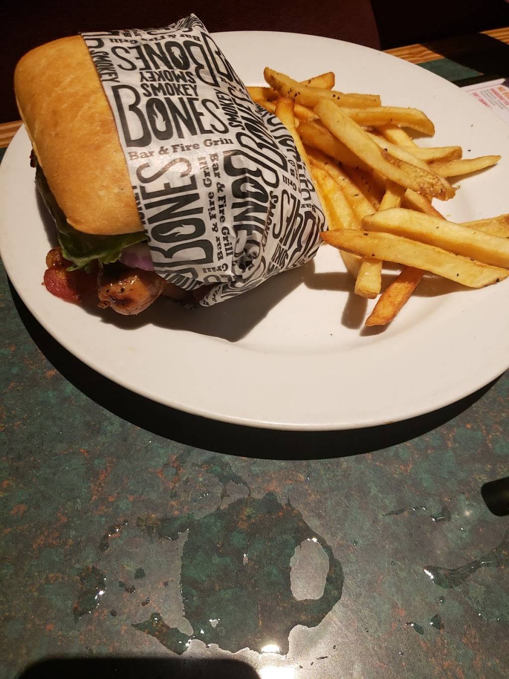 Smokey Bones Bar & Fire Grill | meal takeaway | 303 N Alafaya Trail, Orlando, FL 32828, USA | 4072492009 OR +1 407-249-2009