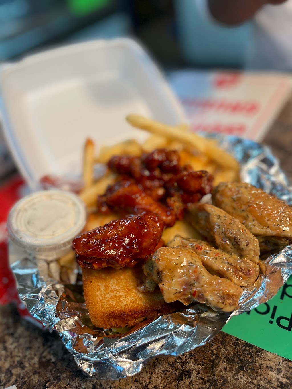 Fatbois Feast and GoodEatz | restaurant | 3150 E Ledbetter Dr, Dallas, TX 75216, USA | 4693169595 OR +1 469-316-9595