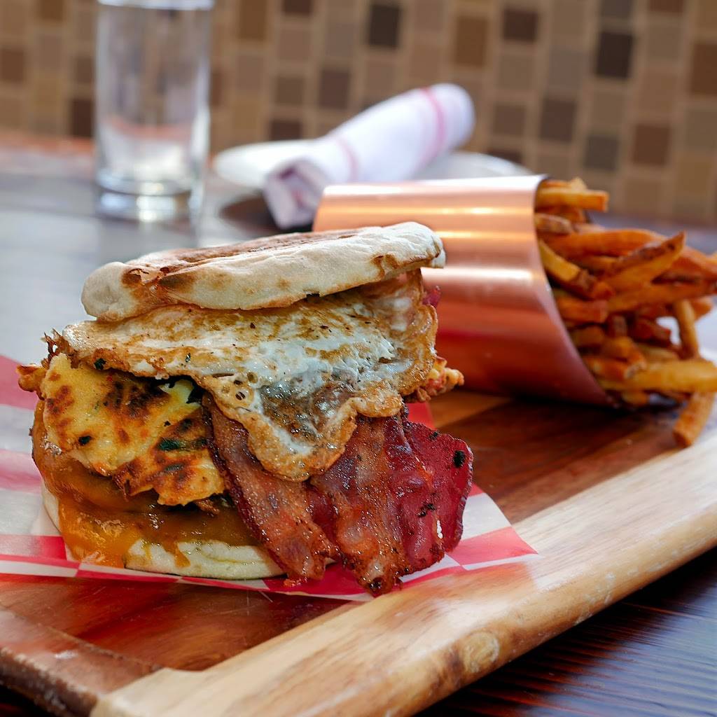 Union Burger Bar | restaurant | 40 Bowden Square, Southampton, NY 11968, USA | 6313773323 OR +1 631-377-3323