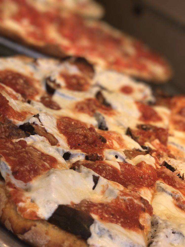 Venezia Pizzeria | restaurant | 1115 Astor Ave, Bronx, NY 10469, USA | 7185477557 OR +1 718-547-7557