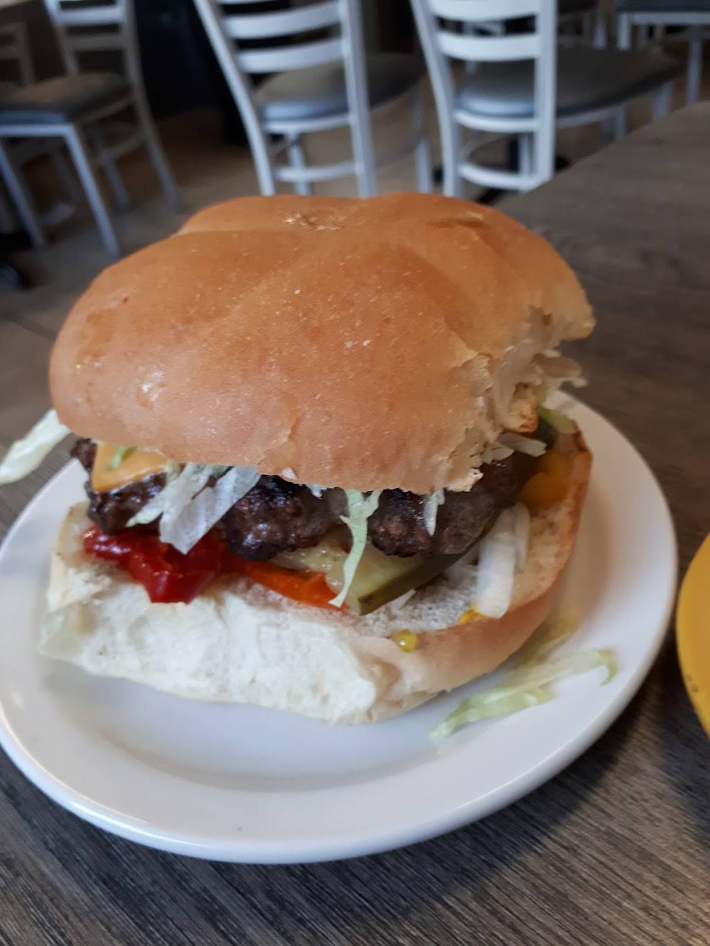 Mikes Delhi Submarine | restaurant | 105 King St, Delhi, ON N4B 1X7, Canada | 5195823449 OR +1 519-582-3449