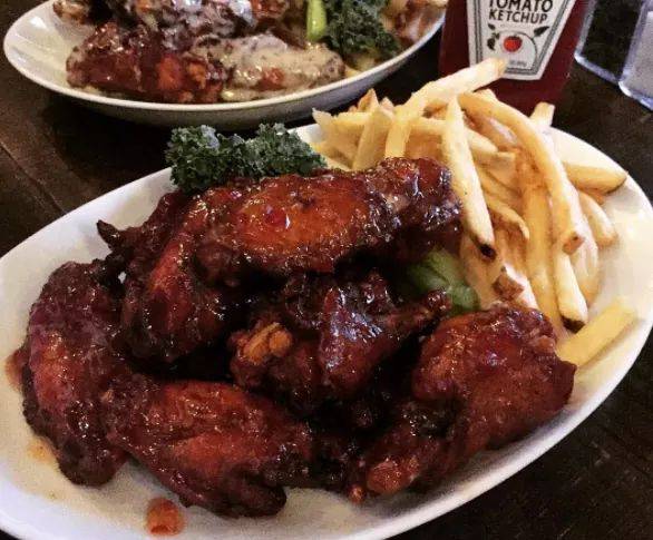 Bulldog Ale House | restaurant | 394 E Irving Park Rd, Roselle, IL 60172, USA | 6305290333 OR +1 630-529-0333