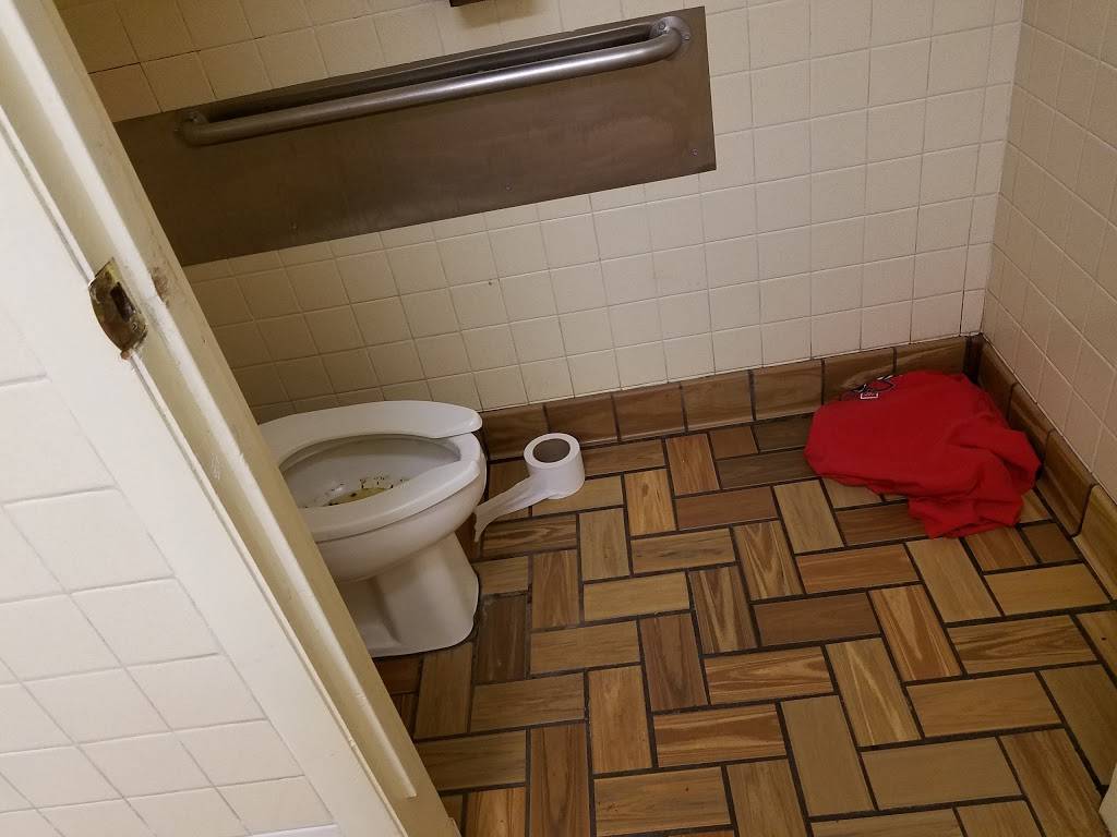 Burger King | restaurant | 1326 S Milwaukee Ave, Libertyville, IL 60048, USA | 8473678969 OR +1 847-367-8969