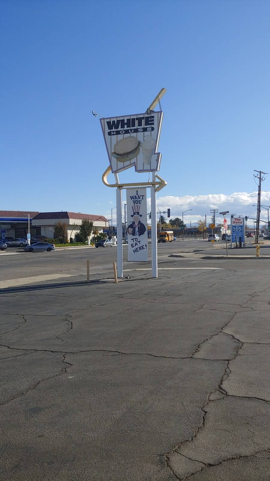 White House Restaurant | restaurant | 44431 Division St, Lancaster, CA 93535, USA | 6619429384 OR +1 661-942-9384