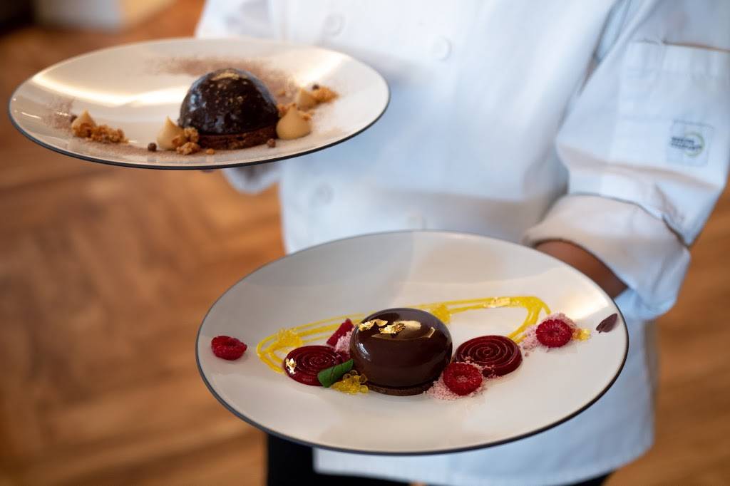 Henrys Ocean View Dining | restaurant | The Waterfront Beach Resort, a Hilton Hotel 21100, CA-1, Huntington Beach, CA 92648, USA | 7148458450 OR +1 714-845-8450