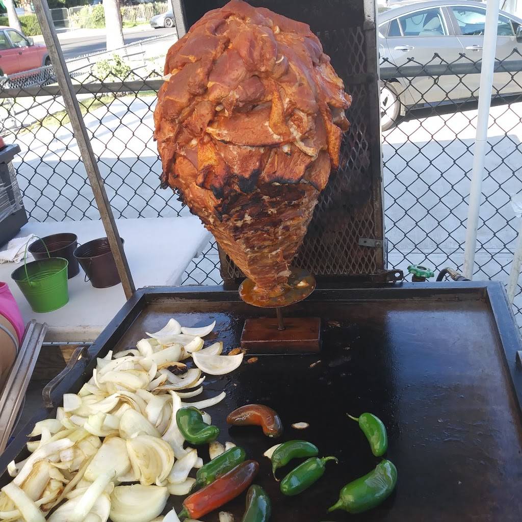Tacos El Chavo Al Carbon | restaurant | 5370 Templeton St, Los Angeles, CA 90032, USA | 3235728804 OR +1 323-572-8804