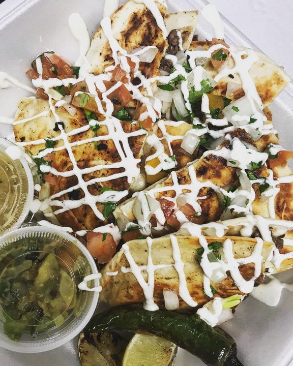 210 Street Eats | meal takeaway | 1701 S Hackberry #78210, San Antonio, TX 78210, USA | 2102849934 OR +1 210-284-9934