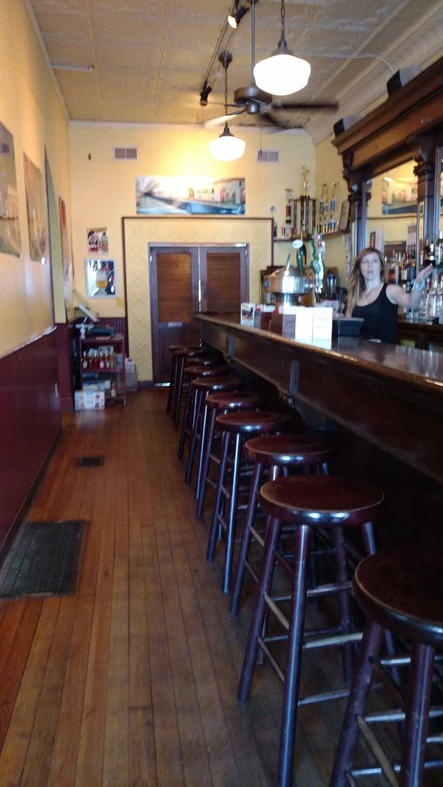 Pig Bar | restaurant | 110 Partition St # 1, Saugerties, NY 12477, USA | 8452466904 OR +1 845-246-6904