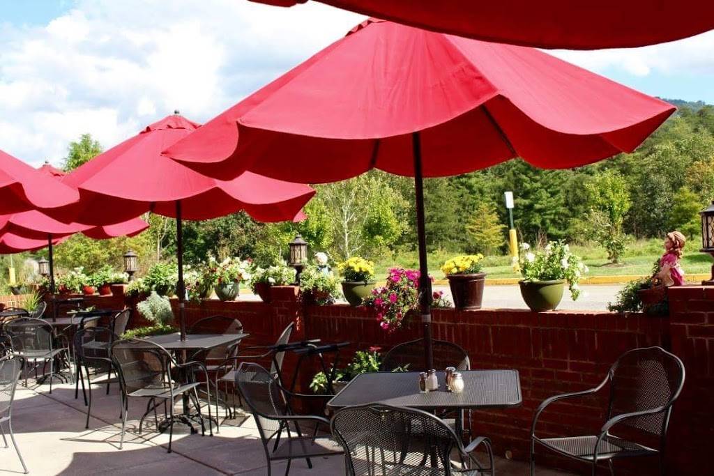 Sals Italian Restaurant | restaurant | 3940 Valley Gateway Blvd b8, Roanoke, VA 24012, USA | 5409047767 OR +1 540-904-7767