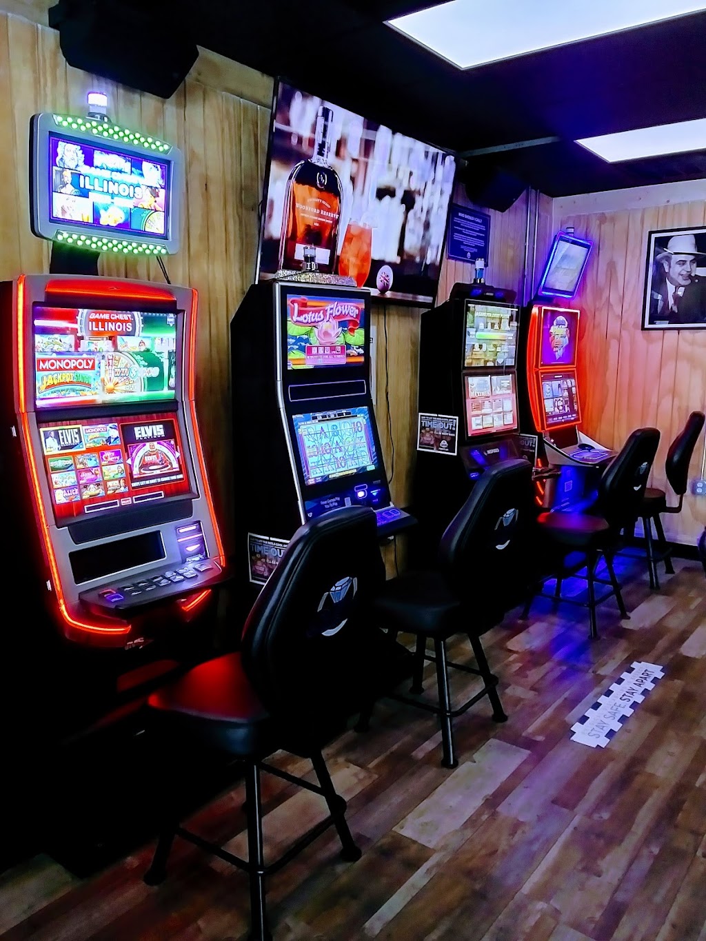 Looneys Little Chicago | restaurant | 219 17th St, Rock Island, IL 61201, USA | 3097882264 OR +1 309-788-2264