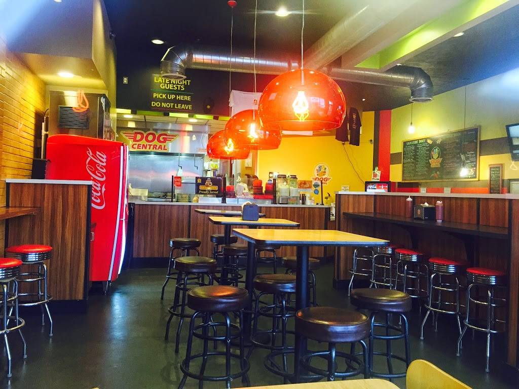 Dog Central | restaurant | 111 E Michigan St, Mt Pleasant, MI 48858, USA | 9893173076 OR +1 989-317-3076