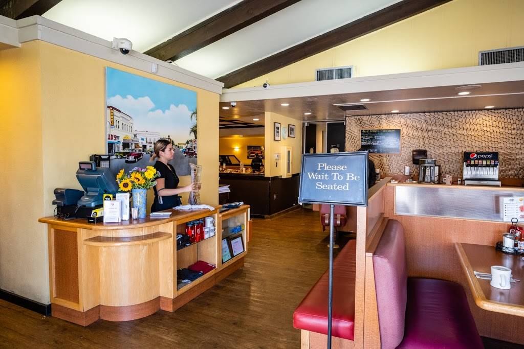 Aunt Emmas Pancakes | restaurant | 214 National City Blvd, National City, CA 91950, USA | 6194776900 OR +1 619-477-6900