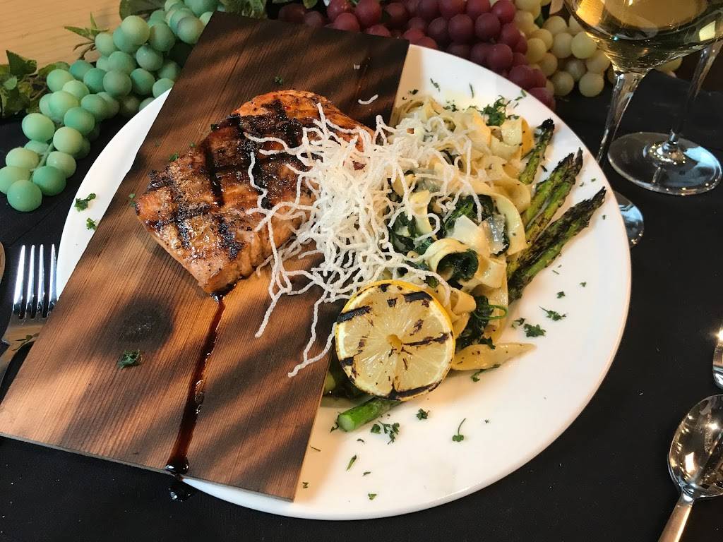 Studio Hotrods Roadhouse | restaurant | 44 South US-12, Fox Lake, IL 60020, USA | 8474507090 OR +1 847-450-7090