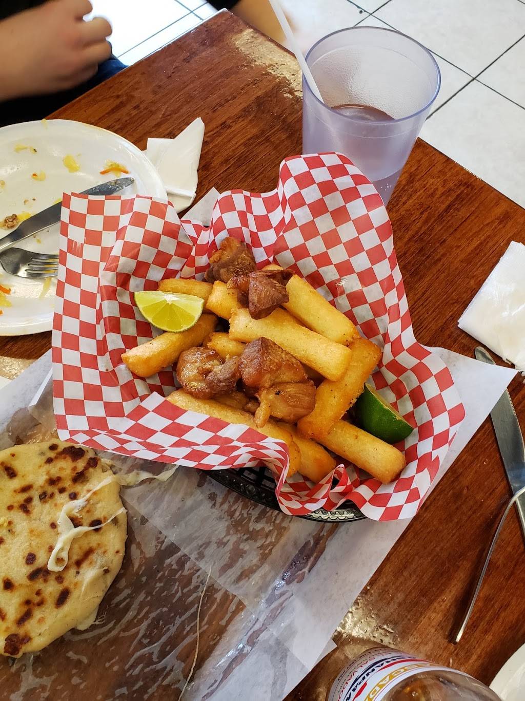 La Pupusa Loka | restaurant | 889 Wilson Ave, North York, ON M3K 1E6, Canada | 4163985652 OR +1 416-398-5652