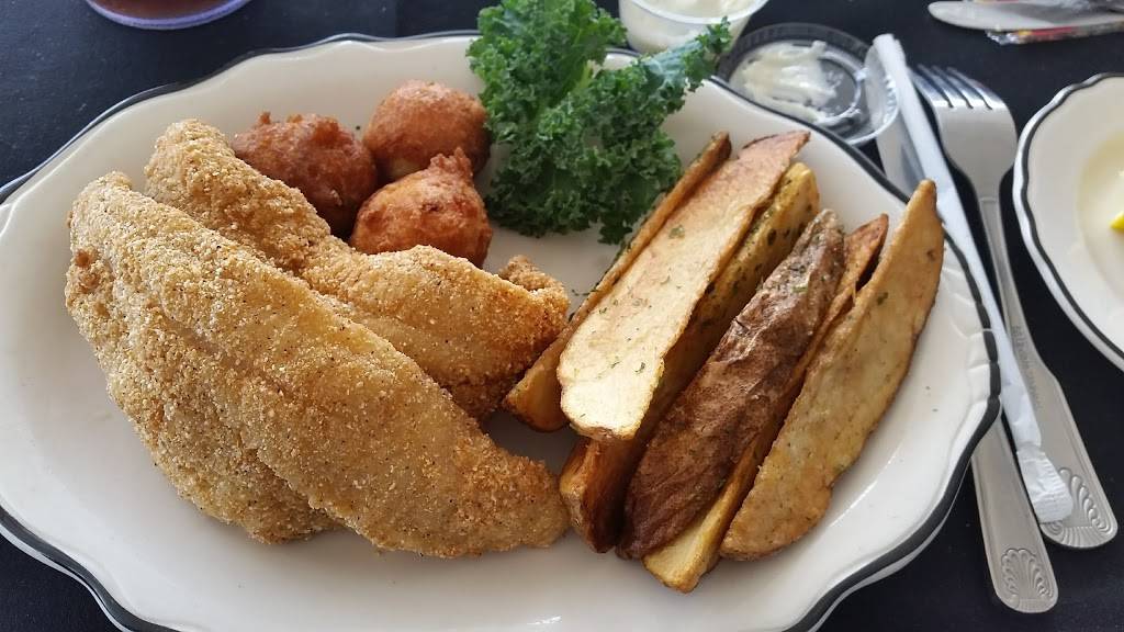 River Heights Restaurant | restaurant | 935 Riverside Ln, Crump, TN 38327, USA | 7316324484 OR +1 731-632-4484