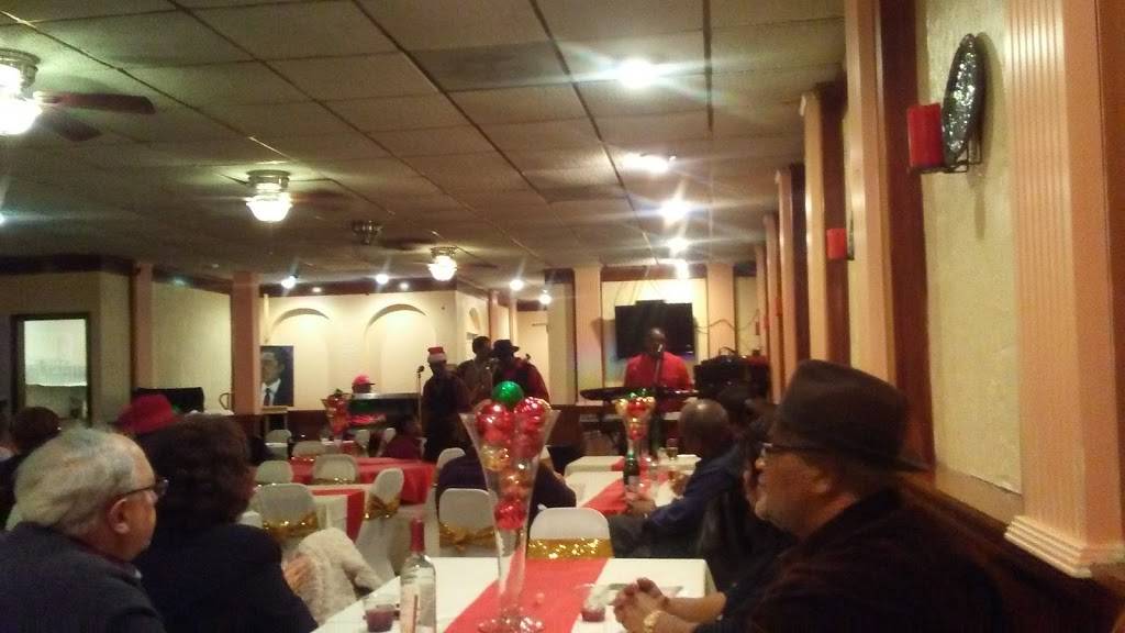 TerriLynns Express | restaurant | 10704 W Hampton Ave, Milwaukee, WI 53225, USA | 4144641111 OR +1 414-464-1111