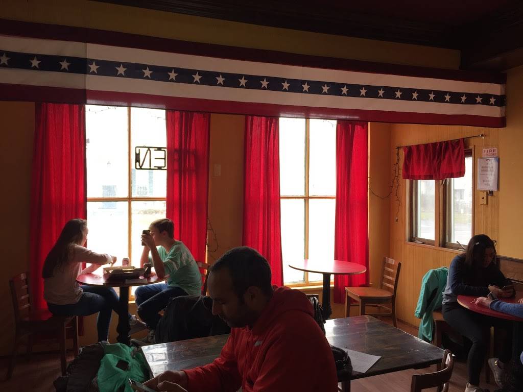 Village Pizza & Pasties | restaurant | 3620 Avon St, Hartland, MI 48353, USA | 8106323232 OR +1 810-632-3232