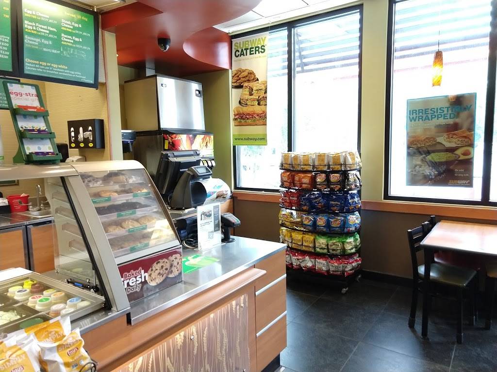 Subway | restaurant | 10571 N, US-301, Wildwood, FL 34785, USA | 3527484034 OR +1 352-748-4034