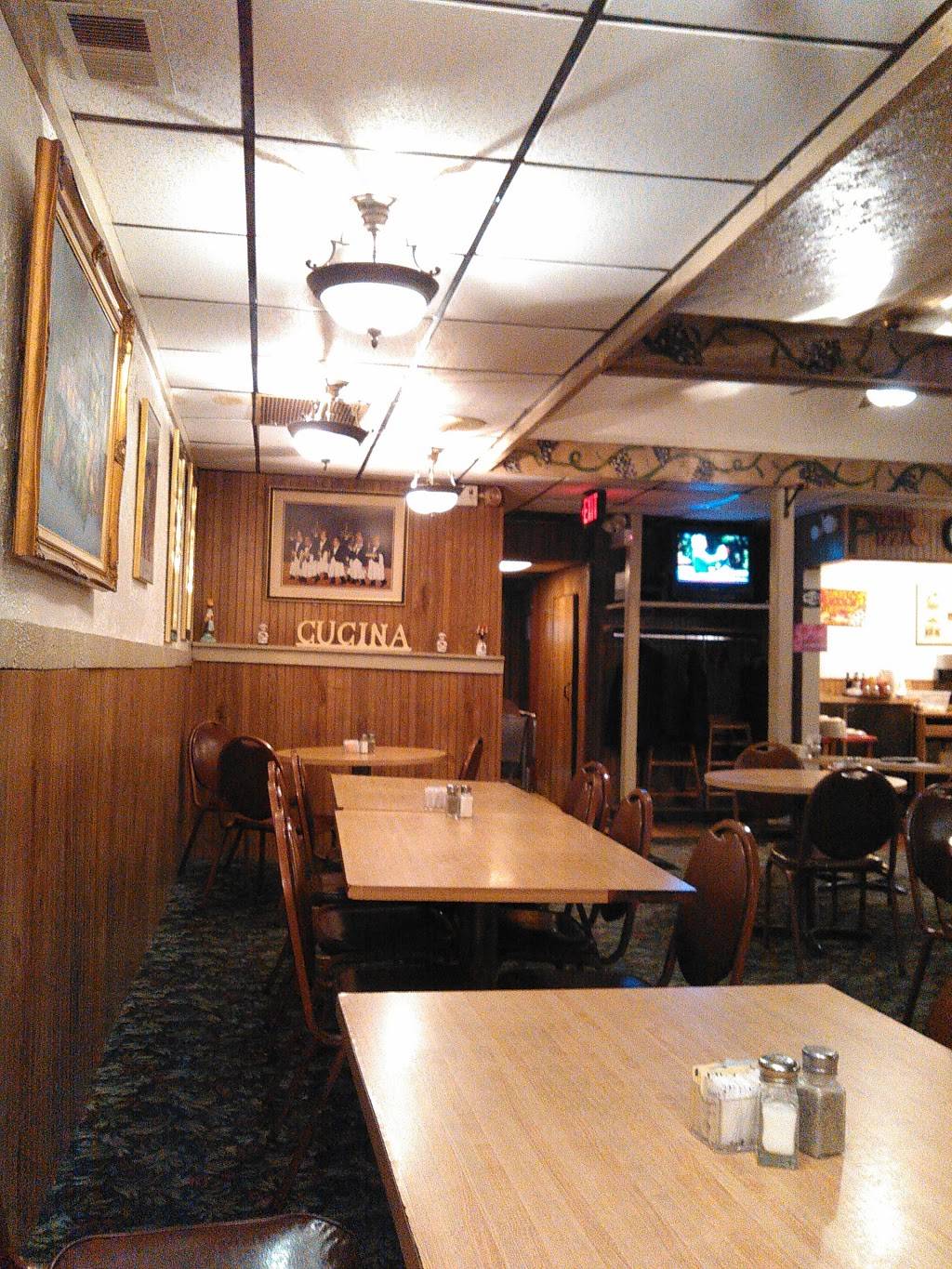 Puccis Restaurant & Pizzeria | restaurant | 10063 S Ewing Ave, Chicago, IL 60617, USA | 7733757539 OR +1 773-375-7539