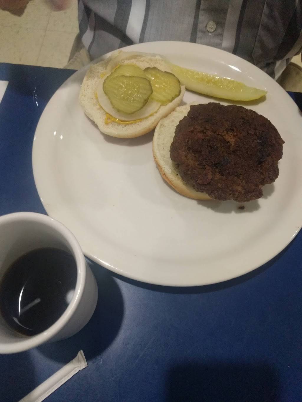 Gators | restaurant | E 2nd St, Parsons, TN 38363, USA | 7318473065 OR +1 731-847-3065