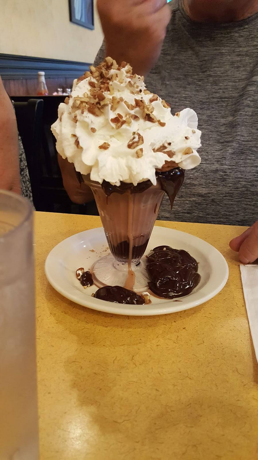 Main Street America An Eatery | restaurant | 22 S Main Ave, Lake Placid, FL 33852, USA | 8634657733 OR +1 863-465-7733