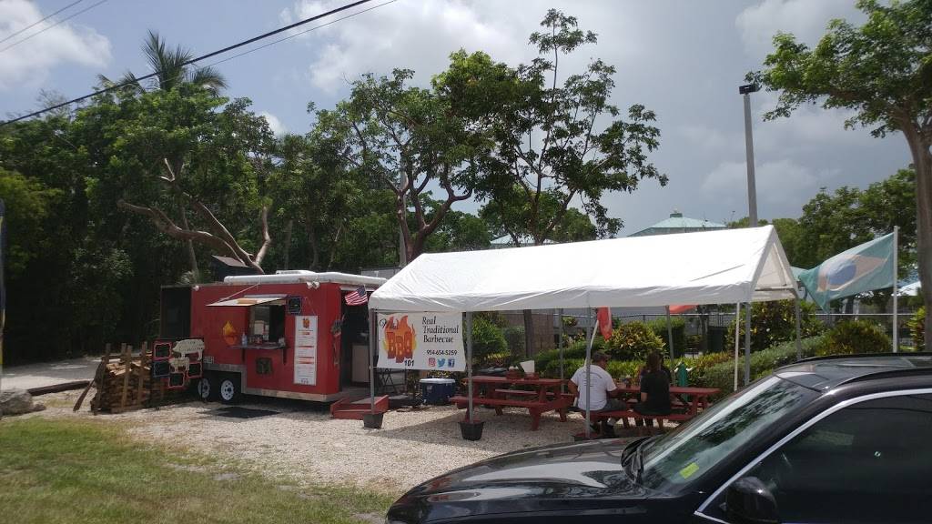 Mikes Bbq 101 | restaurant | 101900 Overseas Hwy, Key Largo, FL 33037, USA | 9546545259 OR +1 954-654-5259