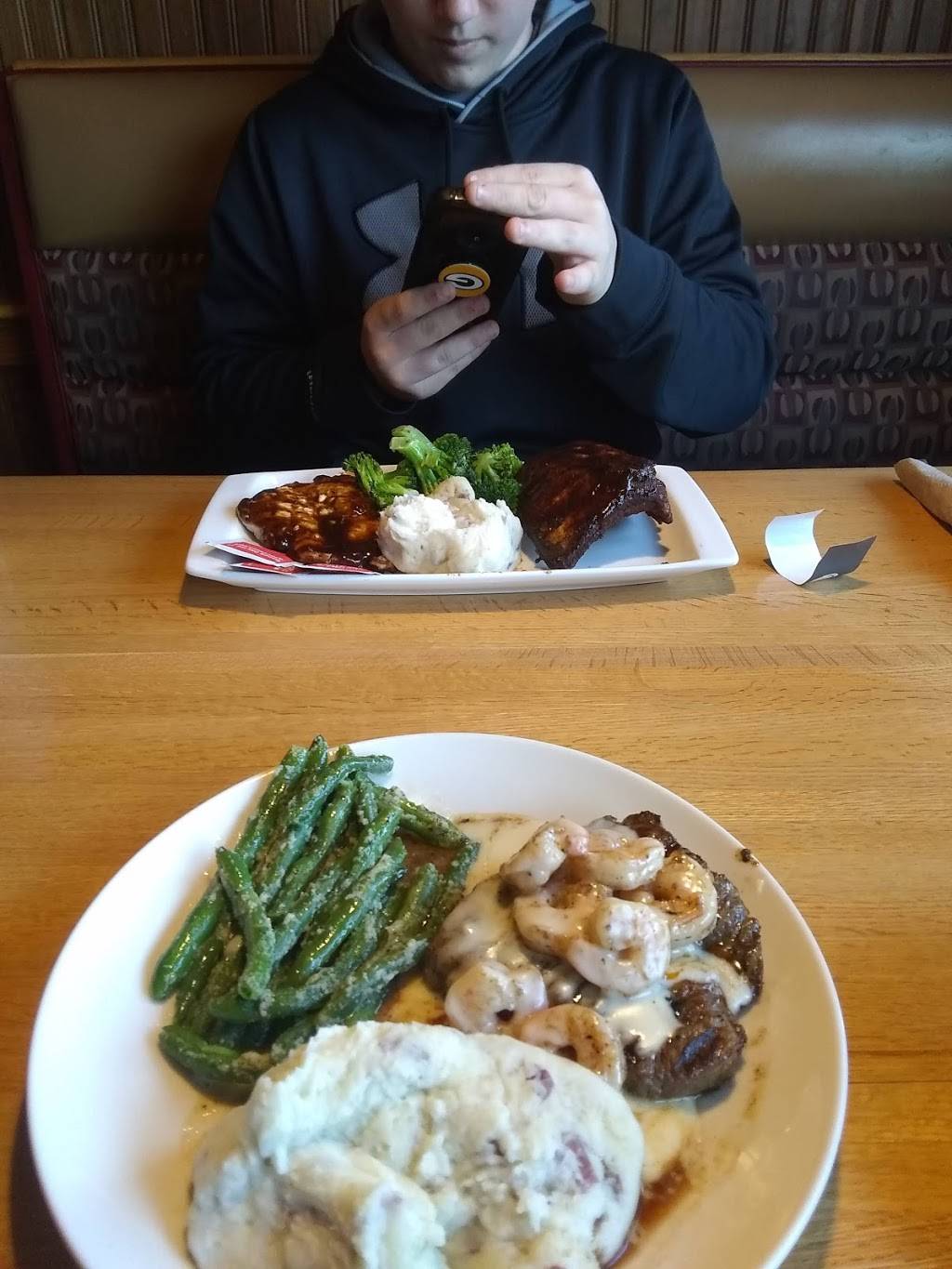 Applebees Grill + Bar | restaurant | 1700 S Koeller St, Oshkosh, WI 54902, USA | 9202318770 OR +1 920-231-8770