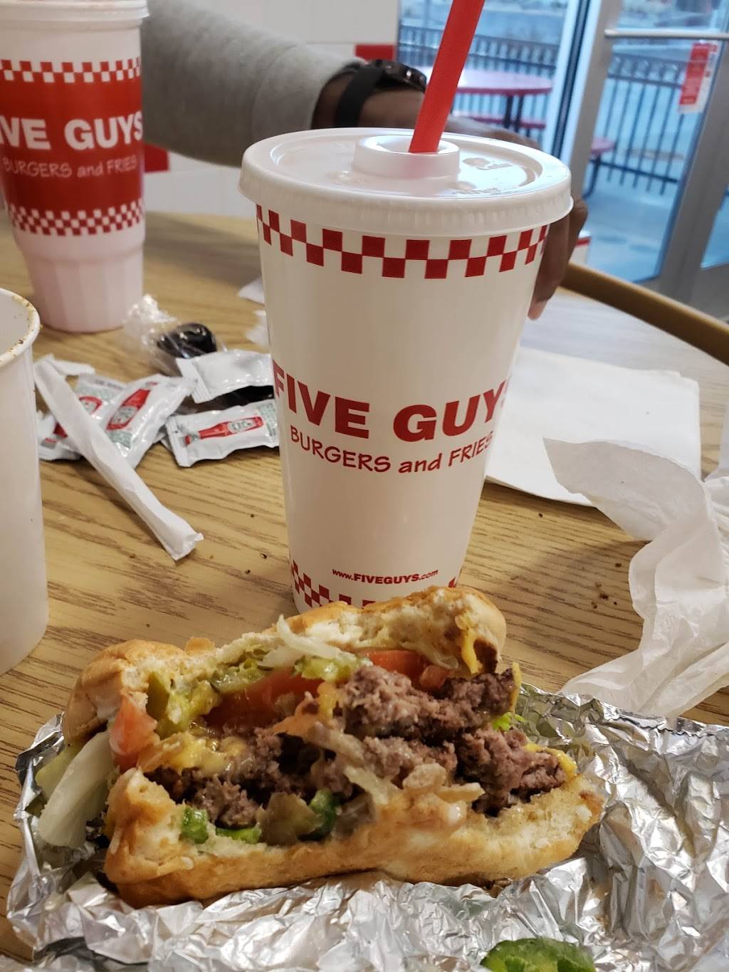 Five Guys | meal takeaway | 1701 Sunrise Hwy, Bay Shore, NY 11706, USA | 6316662018 OR +1 631-666-2018