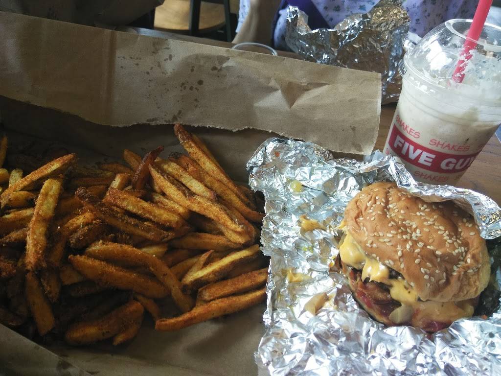 Five Guys | meal takeaway | 15651 Pines Blvd, Pembroke Pines, FL 33027, USA | 9542513048 OR +1 954-251-3048