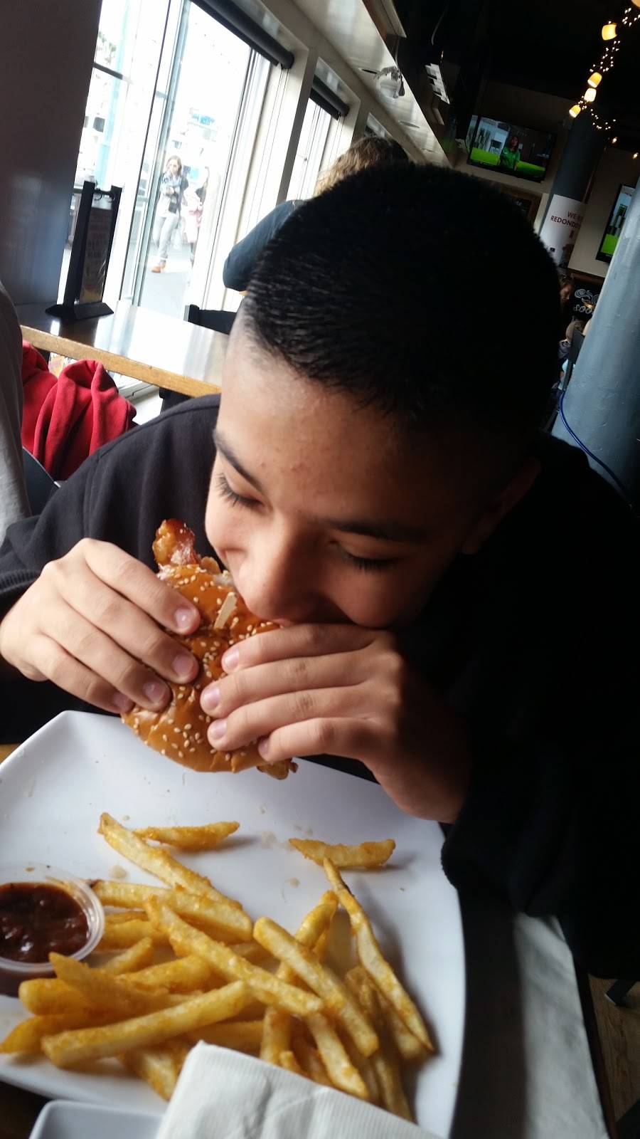 The Slip Bar and Eatery | restaurant | 120 N. International Boardwalk, Redondo Beach, CA 90277, USA | 3103768910 OR +1 310-376-8910