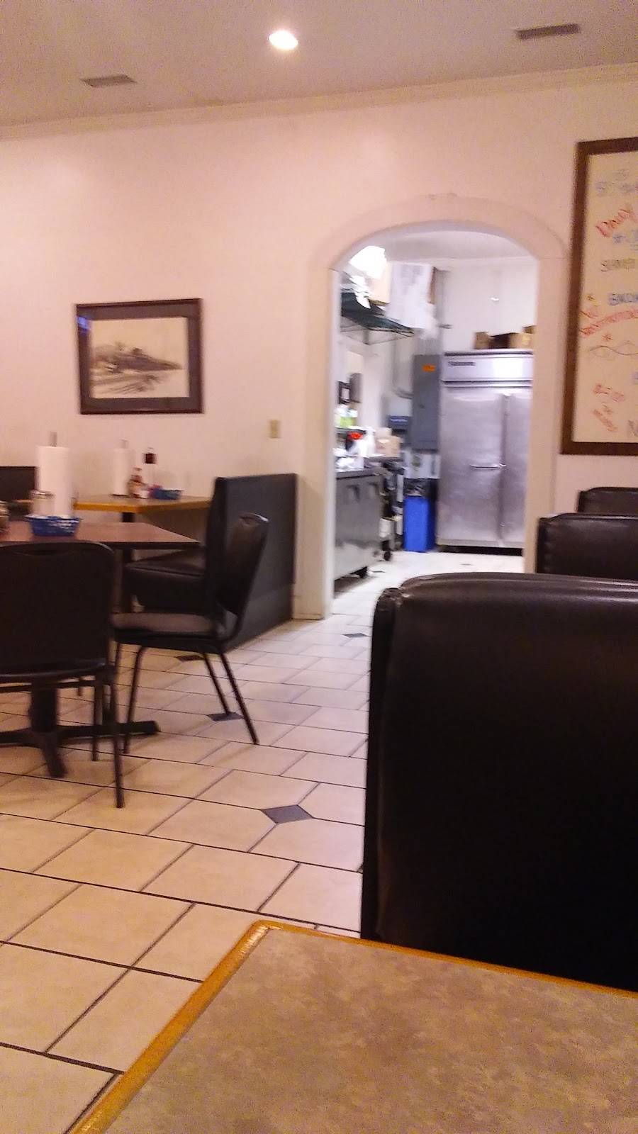 Darwins | restaurant | 2840 Hoots Rd, Hamptonville, NC 27020, USA | 3364682212 OR +1 336-468-2212