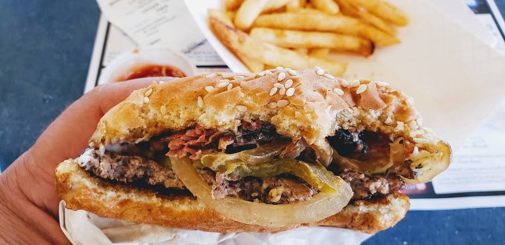 Bennys Burgers and BBQ | restaurant | 10001 W Bell Rd, Sun City, AZ 85351, USA | 6238152156 OR +1 623-815-2156