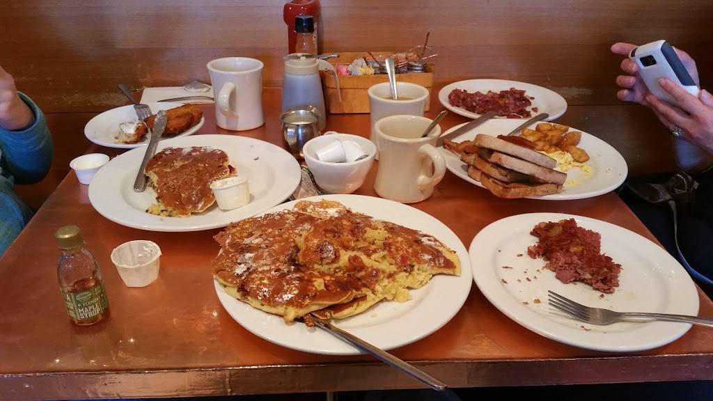 Hole In One Breakfast & Lunch | bakery | 98 MA-6A, Orleans, MA 02653, USA | 5082553740 OR +1 508-255-3740