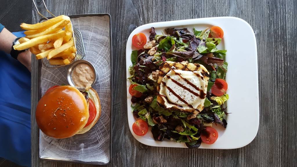 Fathoms Restaurant & Bar | restaurant | 5785 Cape Harbour Dr #106, Cape Coral, FL 33914, USA | 2395420123 OR +1 239-542-0123