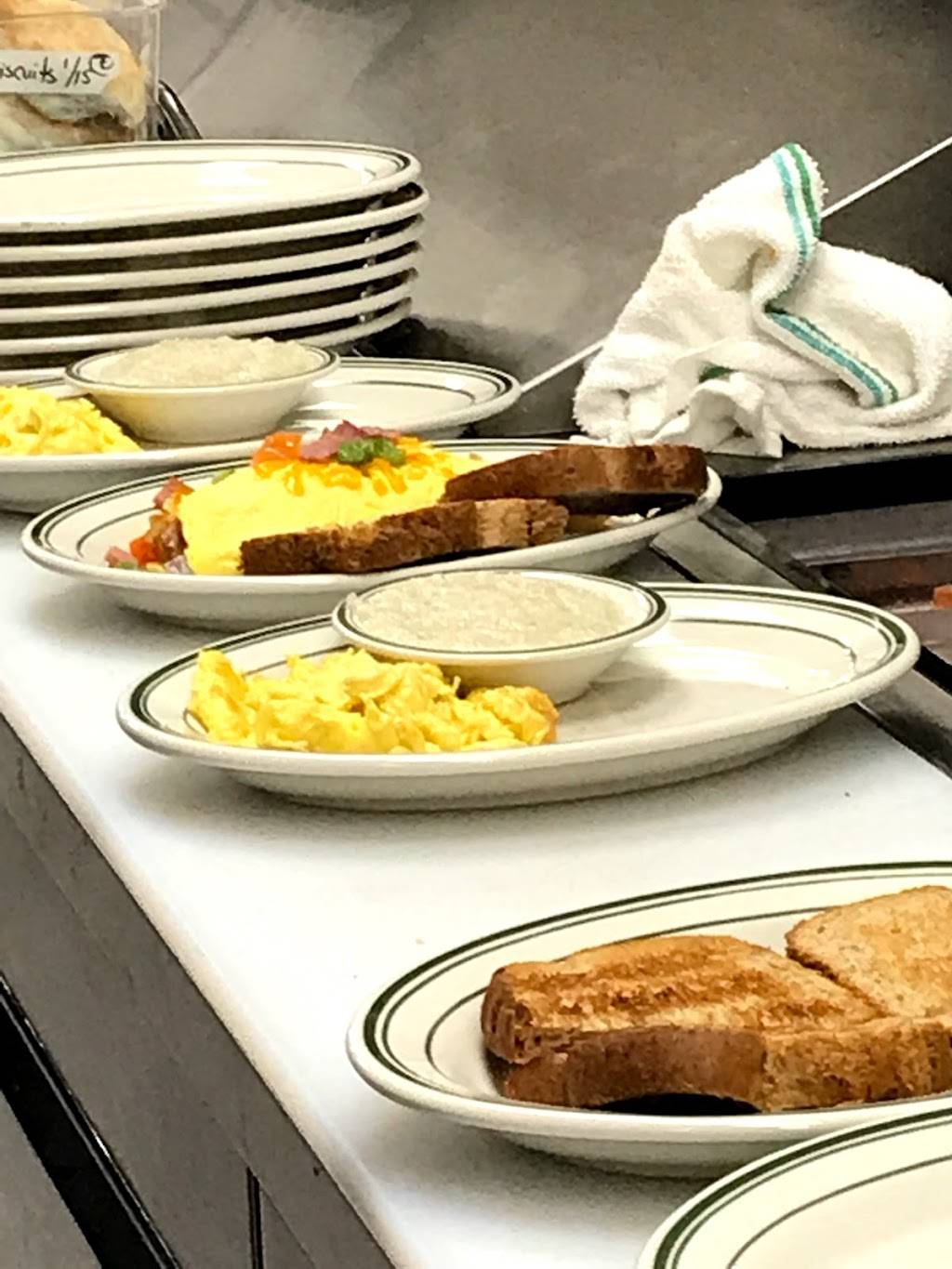 Hazelwood Farmacy & Soda Fountain | restaurant | 429 Hazelwood Ave, Waynesville, NC 28786, USA | 8282466996 OR +1 828-246-6996