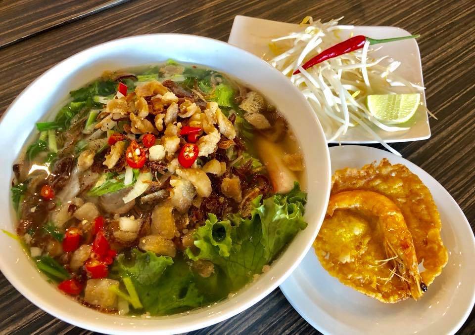 Pho Now | restaurant | 2561 St Clair Ave W #6, Toronto, ON M6N 4Z5, Canada | 4167608882 OR +1 416-760-8882