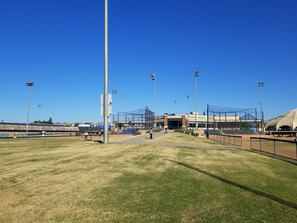 Big League Dreams Chino Hills | restaurant | 16333 Fairfield Ranch Rd, Chino Hills, CA 91709, USA | 9092876900 OR +1 909-287-6900