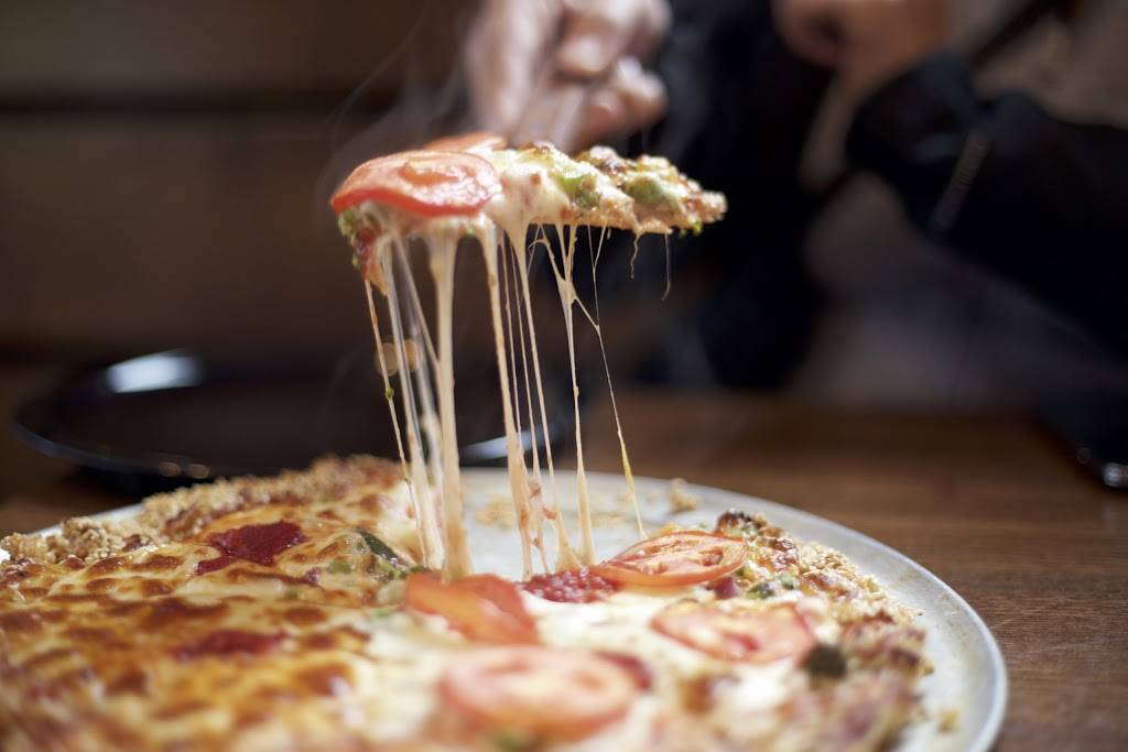 Mios Pizzeria Pub | restaurant | 2634 Vine St, Cincinnati, OH 45219, USA | 5132816467 OR +1 513-281-6467