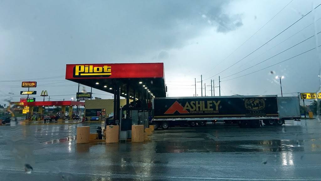 Pilot Travel Center | restaurant | 5555 E Margaret Dr, Terre Haute, IN 47803, USA | 8128779977 OR +1 812-877-9977