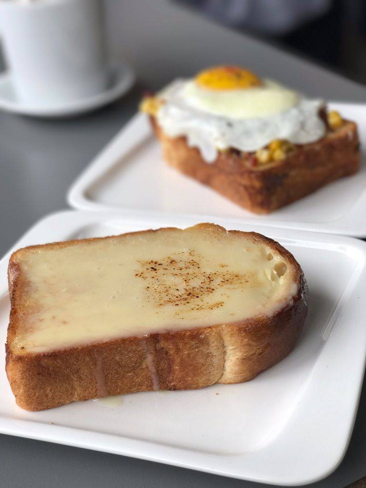 Starbucks | cafe | 111 East Chestnut, Chicago, IL 60611, USA | 3126423971 OR +1 312-642-3971