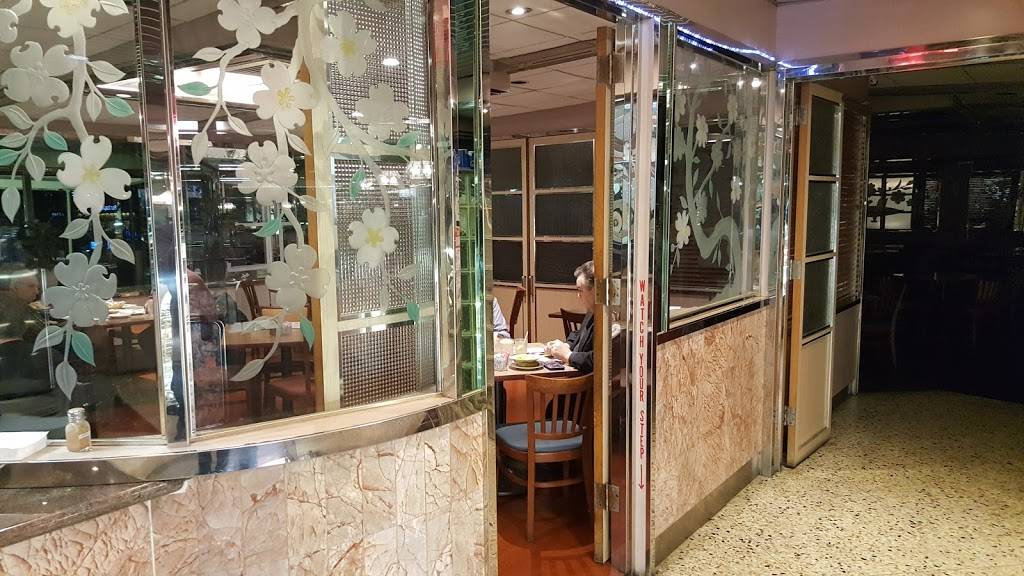 Mont Olympos Diner | restaurant | 1 Fort Hill Ave, Yonkers, NY 10710, USA | 9149614677 OR +1 914-961-4677