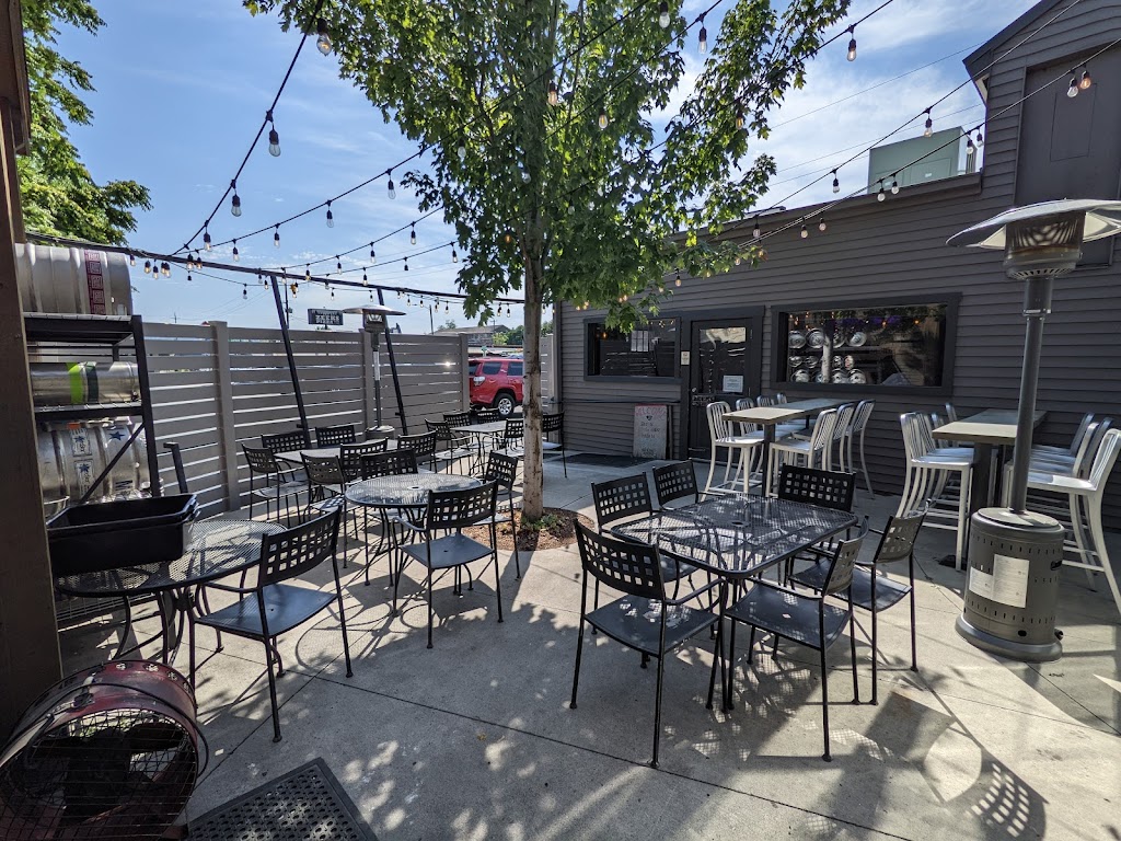 Zeeks Pizza | restaurant | 1414 N Hamilton St, Spokane, WA 99202, USA | 5093158207 OR +1 509-315-8207