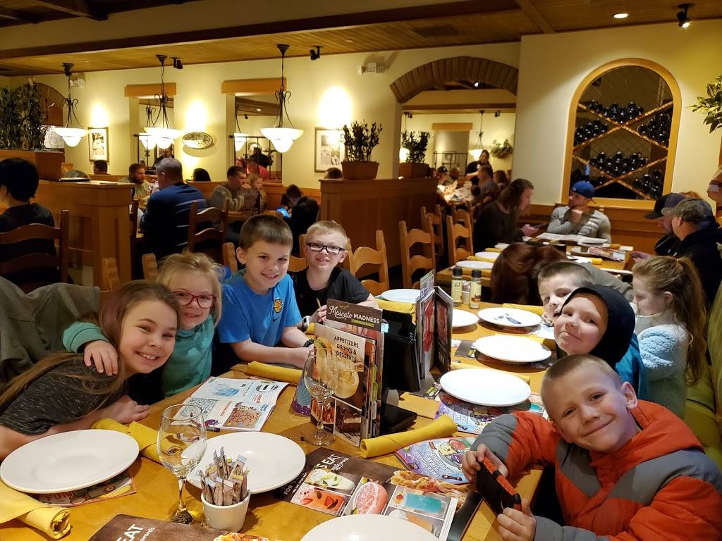 Olive Garden Italian Restaurant | meal takeaway | 801 NE Coronado Dr, Blue Springs, MO 64014, USA | 8162243093 OR +1 816-224-3093