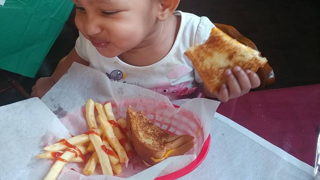 Fuzzys Restaurant & Bar/Slots | restaurant | 2515 Kilburn Ave, Rockford, IL 61101, USA | 8157087547 OR +1 815-708-7547