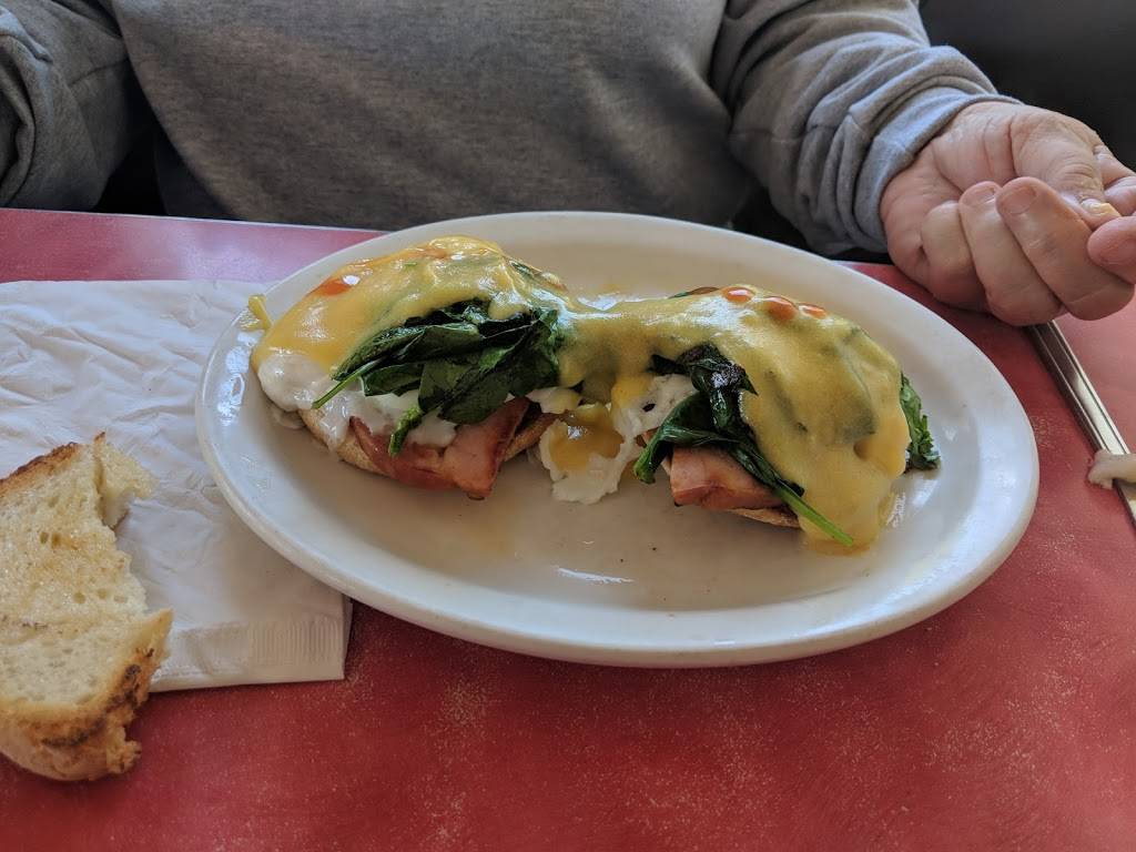 Auburn Diner | restaurant | 64 Columbus St, Auburn, NY 13021, USA | 3152537375 OR +1 315-253-7375